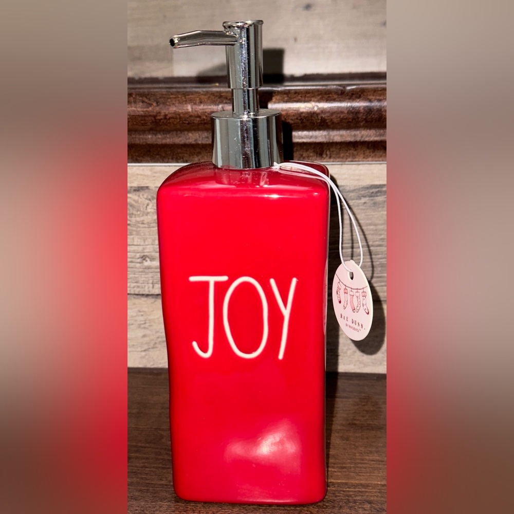 Super Cute 🥰 JOY Ceramic Soap Pump Dispenser by Rae Dunn - NEW